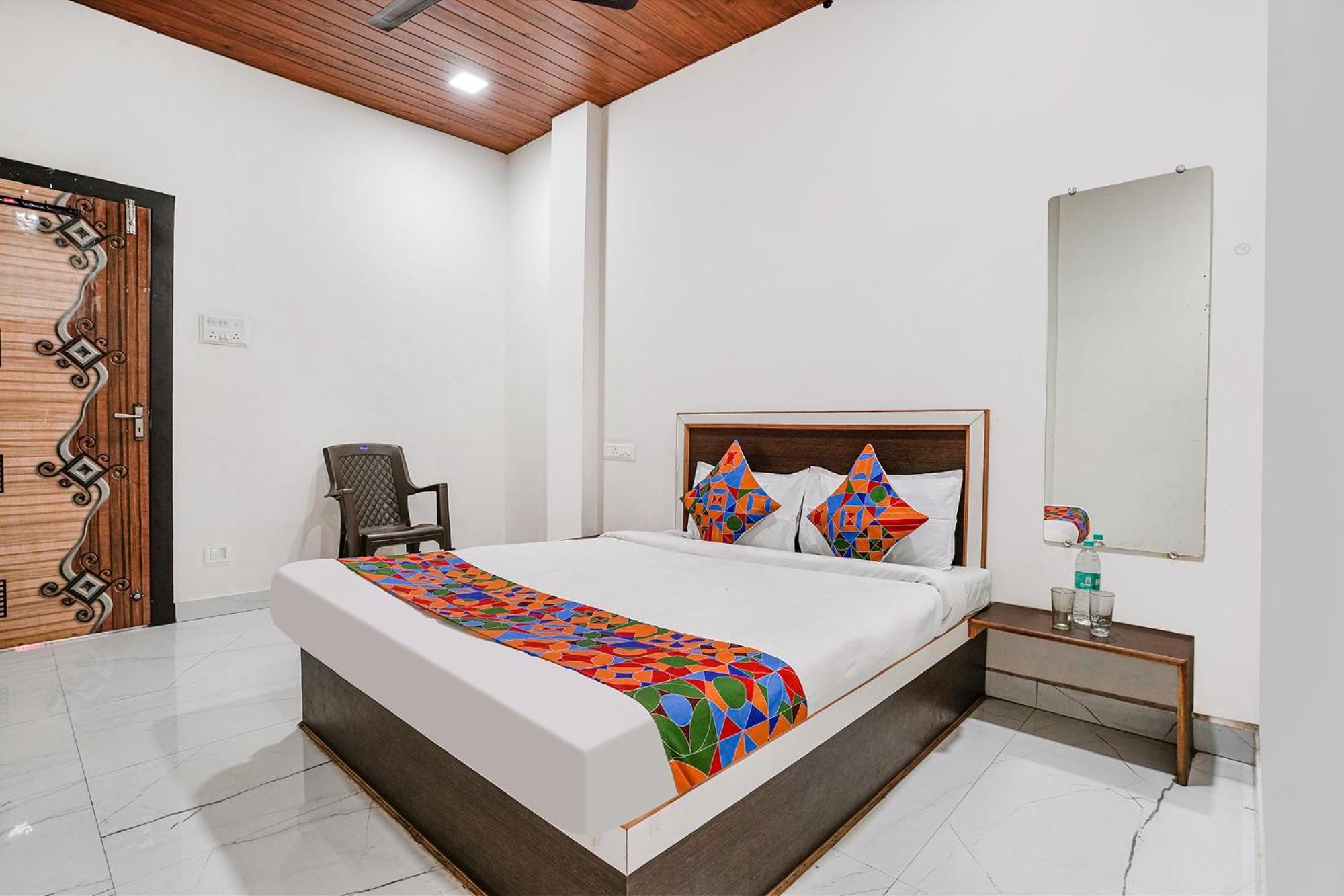 Fabexpress Sai Lodging I - Nr Nashik Railway Station Экстерьер фото