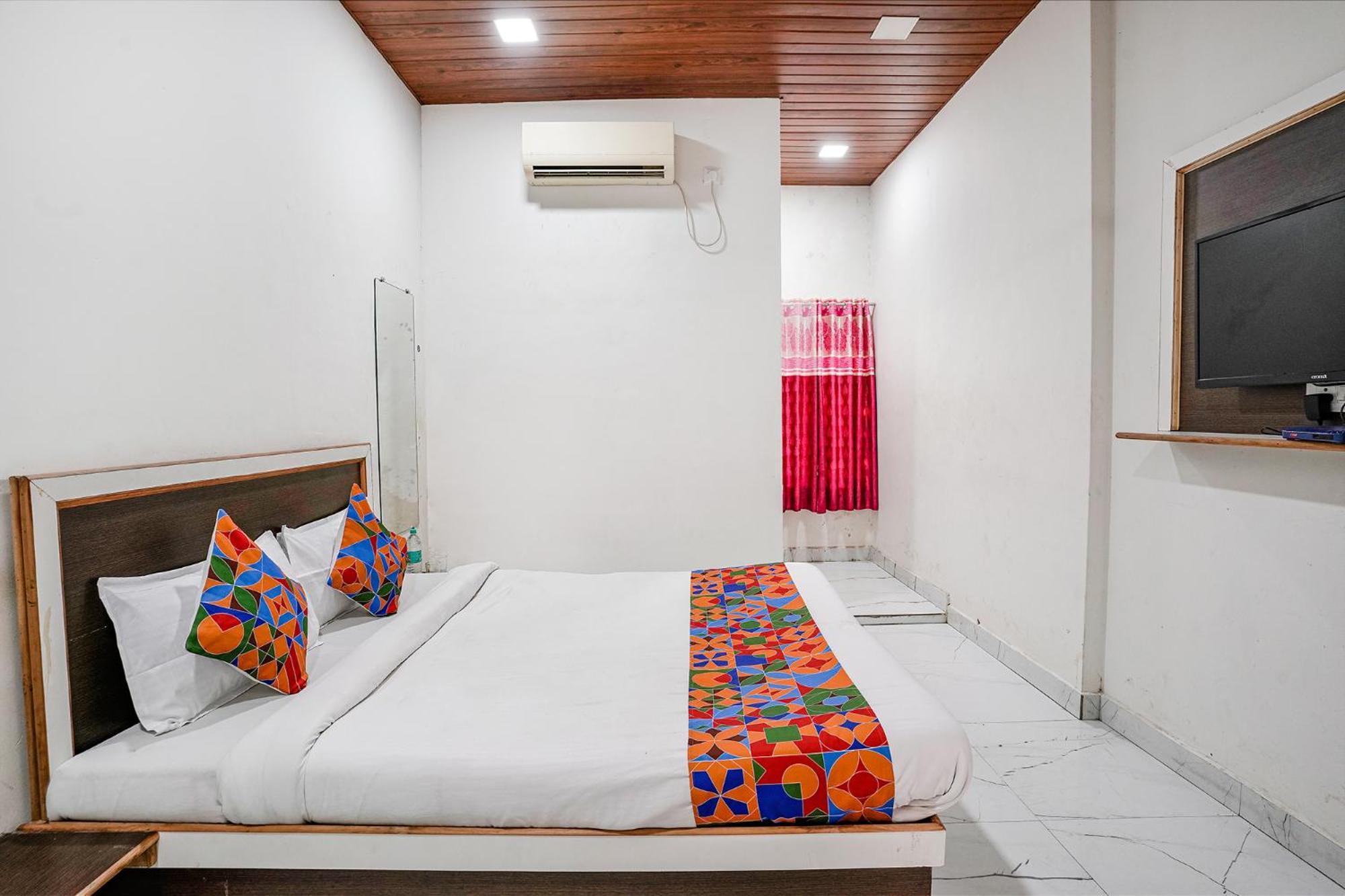 Fabexpress Sai Lodging I - Nr Nashik Railway Station Экстерьер фото